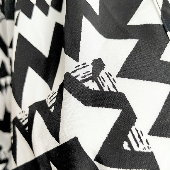 Abstract/Geometric Print Dress w/ Elastic Cinched Waist - Picture 5 of 6